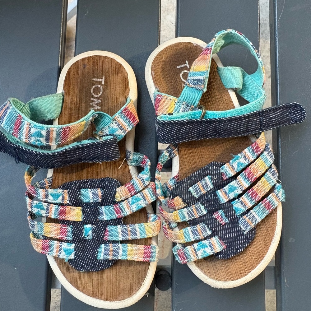Toma girls sandals